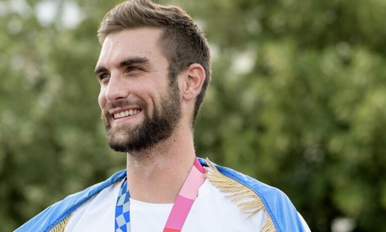 Ντούσκος: Η κούρσα της ζωής μου, αφιερωμένο στην Ελλάδα