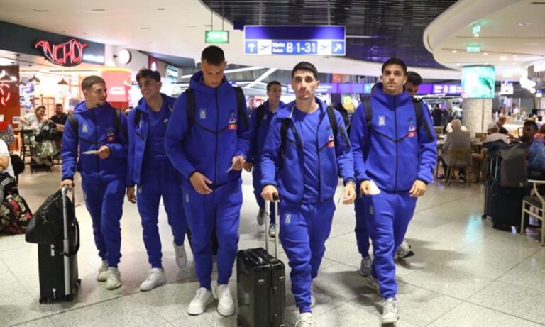 Με χαμόγελα και πίστη για το διπλό η αναχώρηση της Εθνικής ομάδας για Γλασκώβη