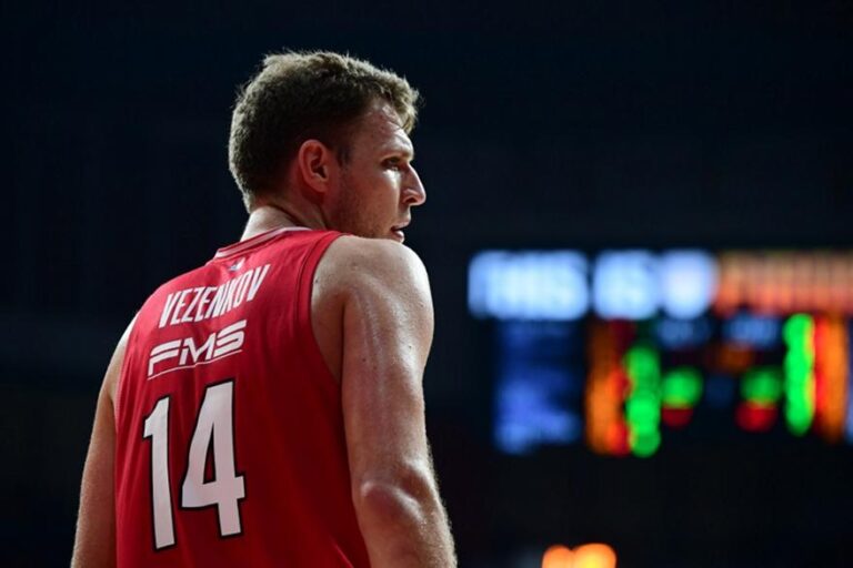 Ολυμπιακός: Σταθερά Βεζένκοφ, ηγετικός Μιλουτίνοφ οδηγούν τους “ερυθρόλευκους”