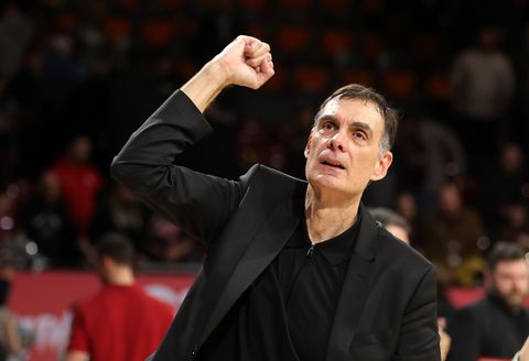 Μπασκόνια-Ολυμπιακός: Η παρακάμερα των “ερυθρόλευκων”- ομιλία Μπαρτζώκα