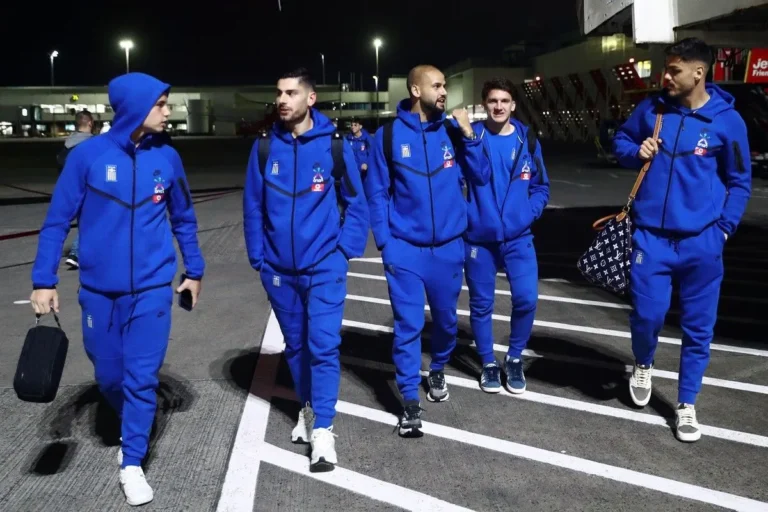 Με ευχές για το διπλό στη Σκωτία από τον πιλότο αφίχθη η Εθνική: “Ολόκληρη η Ελλάδα βρίσκεται στο πλευρό σας”