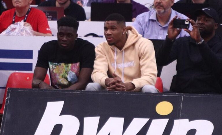 Στους Μπακς και ο Άλεξ Αντετοκούνμπο – Πρώτη φορά τρία αδέρφια στην ίδια ομάδα