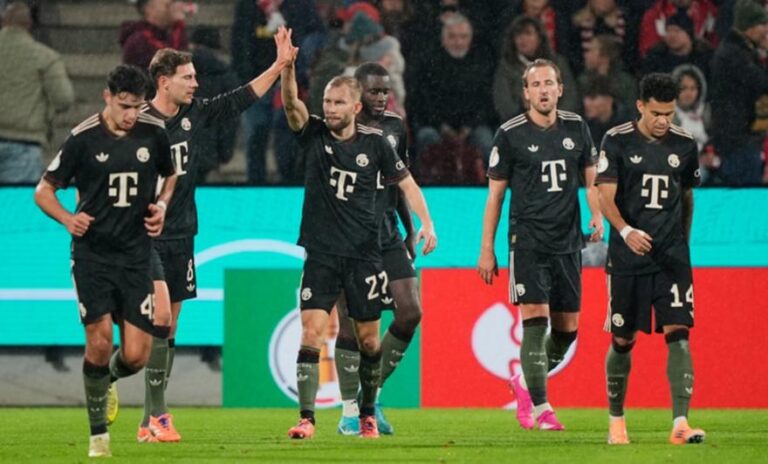 Άνετη πρόκριση για την Μπάγερν Μονάχου, ταπείνωση για Σάλκε