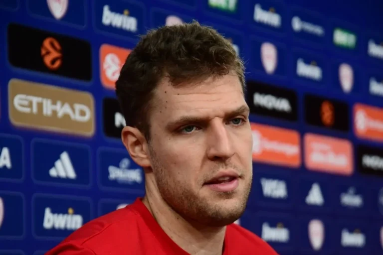 Βεζένκοβ: “Θέλουμε κάθε χρόνο να κρατάμε το ΣΕΦ με όσο γίνεται λιγότερες ήττες”