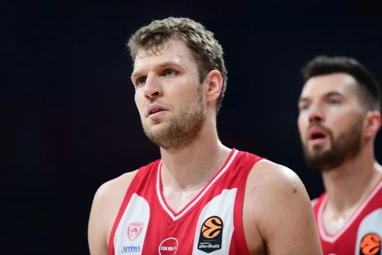 Το μήνυμα του Ολυμπιακού για Μακάμπι: “Τα κεφάλια ψηλά”