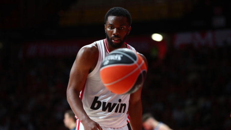 Ολυμπιακός: Η μεγάλη επιστροφή Έβανς, η εσωτερική μεταγραφή για τους Πειραιώτες