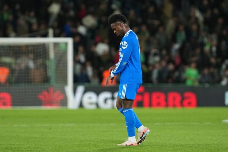 Ρεάλ Μαδρίτης: Κλιμακώνεται η σχέση Βινίσιους-Αλόνσο λίγα 24ωρα πριν τον Ολυμπιακό