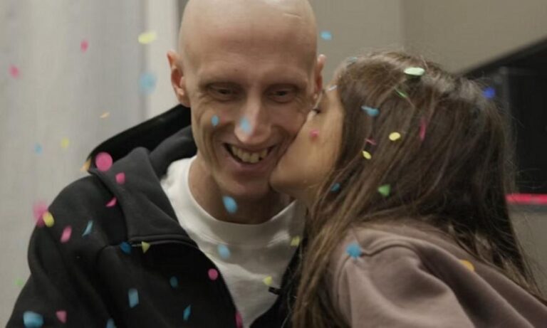 Ακίλε Πολονάρα: Οι συγκλονιστικές στιγμές της επιστροφής στο σπίτι του με δάκρυα χαράς, χαμόγελα και ελπίδα