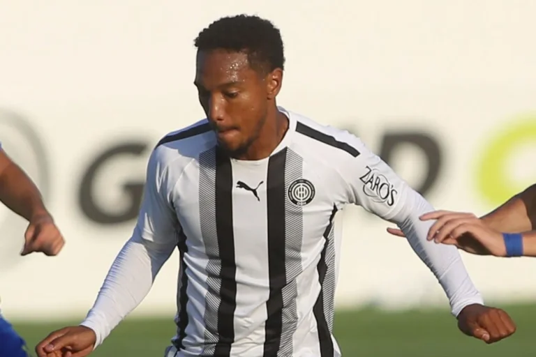 Ολυμπιακός – Αϊντχόφεν: Βασικός για τους Ολλανδούς ο γιος του πρώην παίκτη του ΟΦΗ, Τζόναθαν Ντε Γκουζμάν