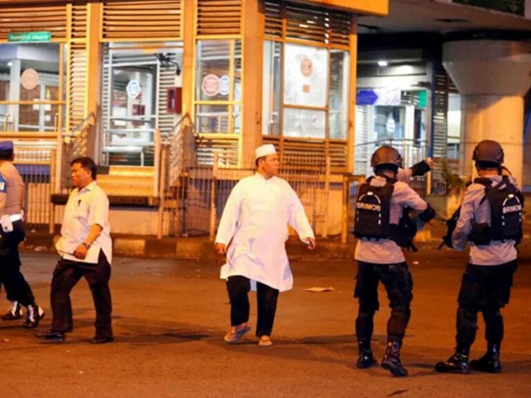 Έκρηξη σε τζαμί μέσα σε σχολείο στην Τζακάρτα – Δεκάδες τραυματίες