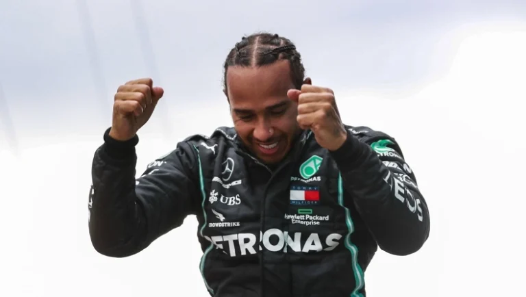 Σαν Σήμερα: O Χάμιλτον ισοφάρισε το ρεκόρ 7 τίτλων του Σουμάχερ