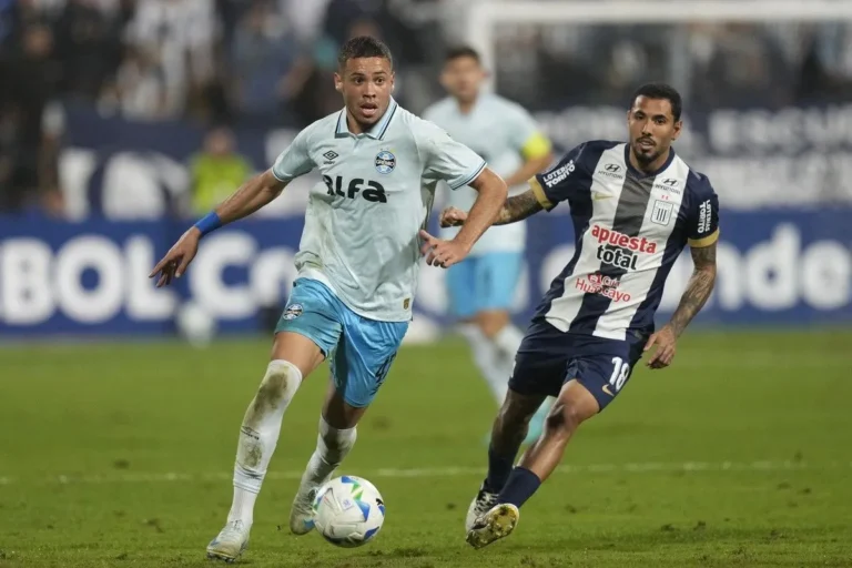 Παναθηναϊκός: Η Γκρέμιο πούλησε εξτρέμ στην Άστον Βίλα και γέμισε τα ταμεία της με φόντο τον Τετέ