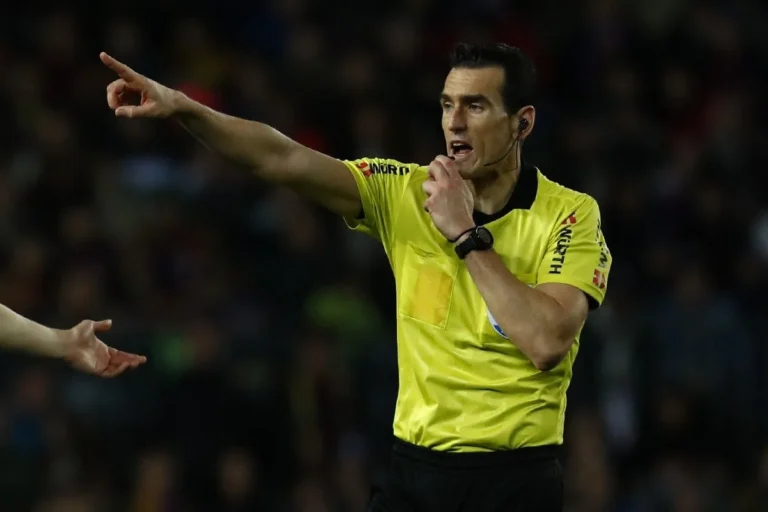 Καϊράτ – Ολυμπιακός: Ο Μαρτίνεθ Μουνουέρα θα σφυρίξει τον “τελικό” της Αστάνα