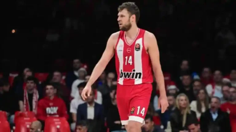 Βεζένκοφ: «Κοιτάμε μπροστά, θέλουμε να βρούμε τη χημεία μας – Όλοι είναι σημαντικοί»