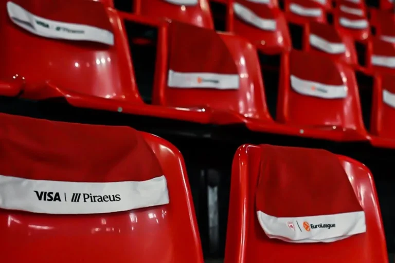 Ολυμπιακός: Το ΣΕΦ γέμισε με σκούφους του Άι Βασίλη για το ματς με τη Βιλερμπάν