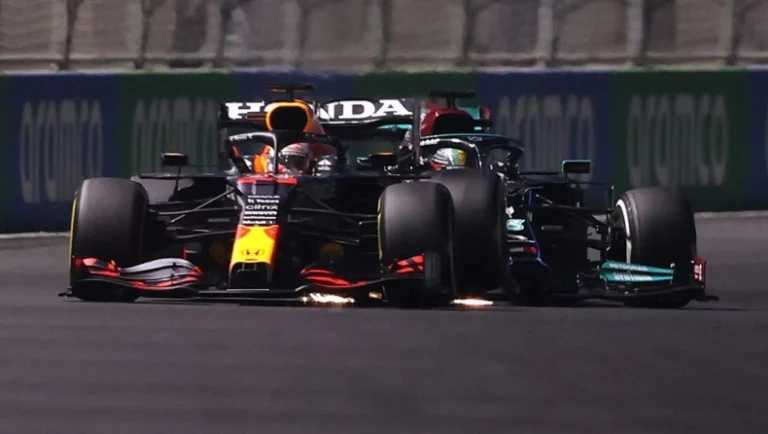 Σαν Σήμερα: Το βρόμικο φρενάρισμα του Φερστάπεν στον Χάμιλτον