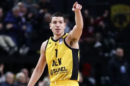 ΑΕΚ – Άρης Betsson 82-76: Σπουδαία νίκη για την Ένωση σε ένα συγκλονιστικό ντέρμπι