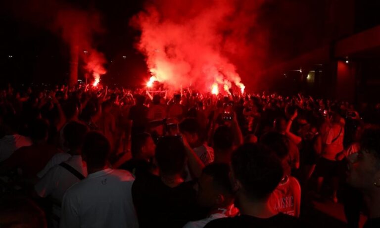 Ολυμπιακός: Αποθέωση στο ΣΕΦ μετά το ερυθρόλευκο διπλό απέναντι στον Παναθηναϊκό AKTOR