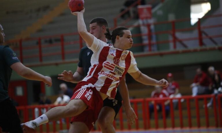 Συνέτριψε τον Διομήδη και συνέχισε στο κατόπι της ΑΕΚ ο Ολυμπιακός