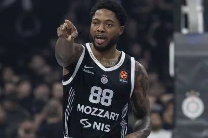 Ολυμπιακός: Έφτασε στην Ελλάδα για τους ερυθρόλευκους ο Ταϊρίκ Τζόουνς