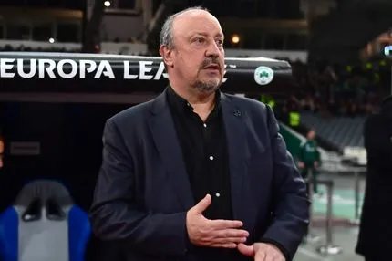 Μπενίτεθ: «Οι παίκτες που θα μπουν στη λίστα θα μας βοηθήσουν να εκμεταλλευθούμε τα αρνητικά στοιχεία της Βικτόρια»