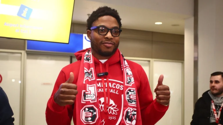 Τζόουνς: “Ενθουσιασμένος που θα δουλέψω με τον Μπαρτζώκα, ανυπομονώ να δω τους οπαδούς του Ολυμπιακού”