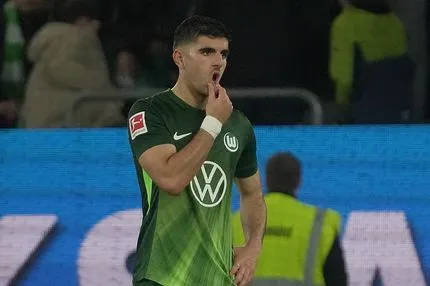 Μπάγερν – Βόλφσμπουργκ 8-1: Ιστορικός διασυρμός για τους λύκους του Κουλιεράκη, που διαλύθηκαν από τους Βαυαρούς