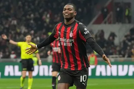 Κάλιαρι – Μίλαν 0-1: Πήρε το διπλό με τον Λεάο και προσθέτει πίεση στην Ίντερ