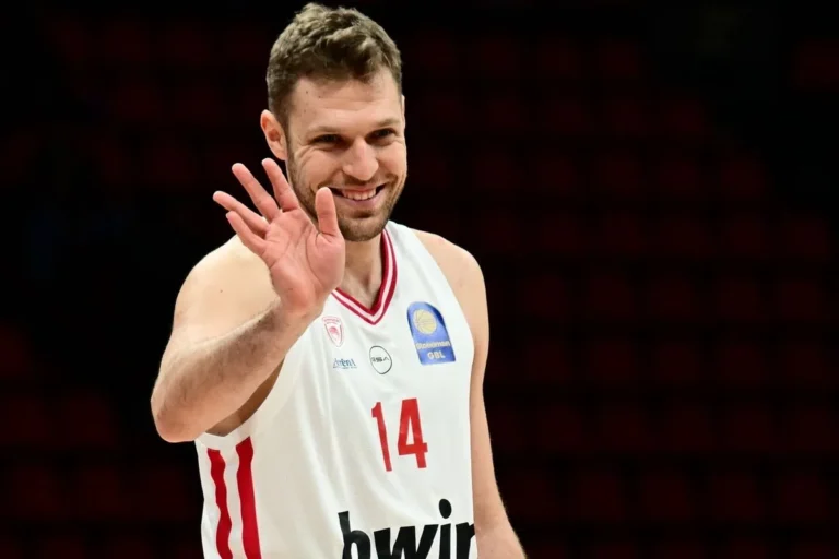 Ολυμπιακός – Μαρούσι 104-89: Όγδοη 100άρα στην Stoiximan GBL για τους ερυθρόλευκους με ορεξάτο Βεζένκοβ