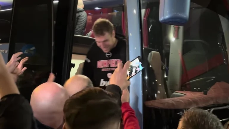 Ολυμπιακός: Η αποθέωση μετά το «διπλό» και το «MVP MVP» στον Βεζένκοβ