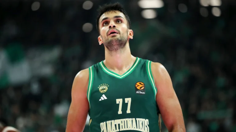 Παναθηναϊκός: Μένει οριστικά στο ρόστερ ο Γιούρτσεβεν