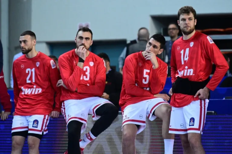 Oλυμπιακός: Το παράξενο με τους τρεις σέντερ και το ρίσκο με τον Πίτερς που δεν βγήκε