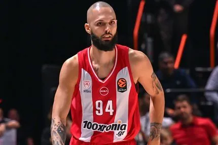 Dubai BC – Ολυμπιακός 108-98: Λύγισε στην παράταση και ηττήθηκε μετά από τέσσερις εβδομάδες