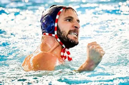 Παναθηναϊκός – Ολυμπιακός 12-13: Με ηγέτη Γενηδουνιά, οι ερυθρόλευκοι λύγισαν τους πράσινους στη ματσάρα της Βάρης και κατέκτησαν το Κύπελλο πόλο ανδρών