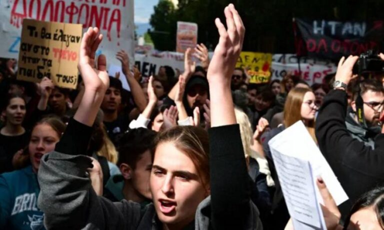 Τέμπη: Συλλαλητήρια μνήμης σε όλη τη χώρα για τα θύματα της τραγωδίας