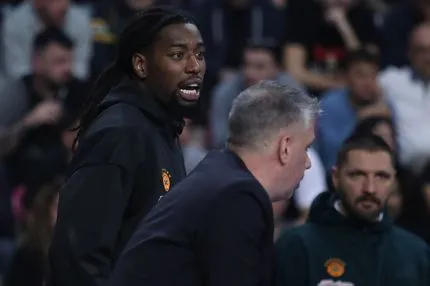 Παναθηναϊκός AKTOR – Ολυμπιακός: Οι ερυθρόλευκοι κατήγγειλαν ότι ο Λεσόρ πέταξε μπανάνα στους φίλους της ομάδας