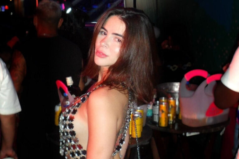 Ρομάριο: Ποια είναι η 25χρονη Τίφανι Μπαρσέλος που εθεάθη στο πλευρό του