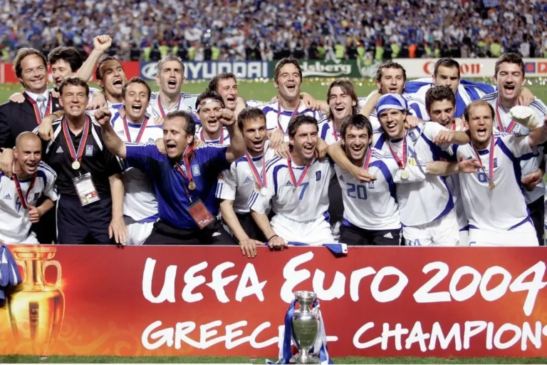 UEFA: Οι ευχές στην Ελλάδα με Euro 2004 και Ολυμπιακό
