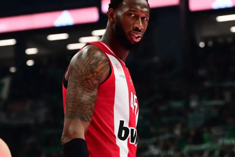 Παναθηναϊκός AKTOR – Ολυμπιακός: Οι 28 πόντοι που πρόσφερε ο Λαρεντζάκης, οι 33 “ερυθρόλευκοι” πόντοι σε κατάσταση Pick and Roll και ο κυρίαρχος Χολ