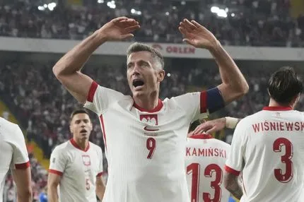 Πολωνία – Αλβανία 2-1: Λεβαντόβσκι και Ζιελίνσκι τιμώρησαν στο δεύτερο μέρος την ομάδα των Στρακόσα – Πήλιου