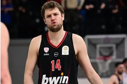 Πανιώνιος – Ολυμπιακός 71-79: Έκανε το 20/20 με Βεζένκοβ, σε επεισοδιακό ματς με τον μαχητικό Ιστορικό
