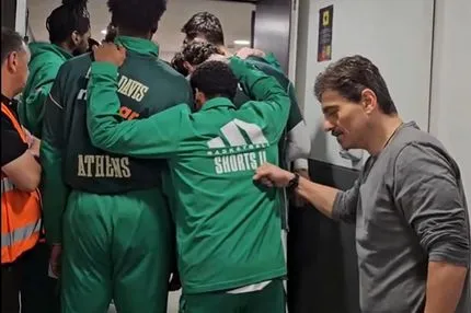 Μπαρτσελόνα – Παναθηναϊκός AKTOR: Στα αποδυτήρια μαζί με την ομάδα ο Δημήτρης Γιαννακόπουλος
