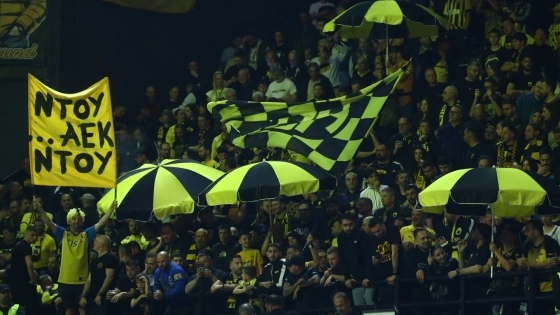 ΑΕΚ – Μπανταλόνα: Όμορφη ατμόσφαιρα με χαρτάκια στον… ουρανό της SUNEL Arena
