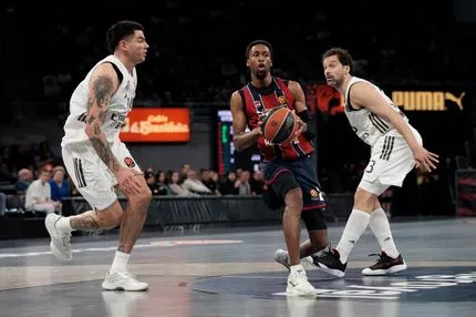 Μπασκόνια – Ρεάλ Μαδρίτης 98-96: Ο Σίμονς κέρδισε φάουλ από τον Χεζόνια, ευστόχησε σε δύο βολές και έδωσε τη νίκη στους Βάσκους