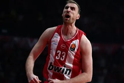 Ολυμπιακός: Ο Μιλουτίνοβ πρώτος σε ριμπάουντ στη EuroLeague