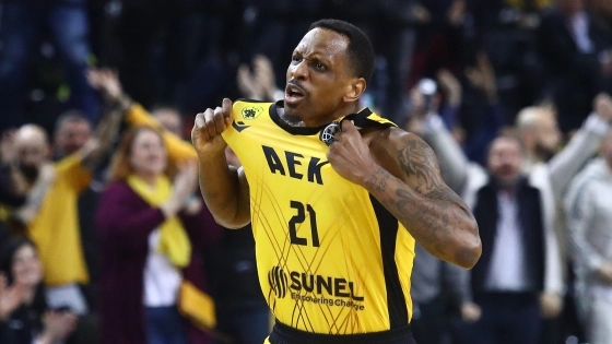 AEK: Αποθέωση για τον clutch Νάναλι