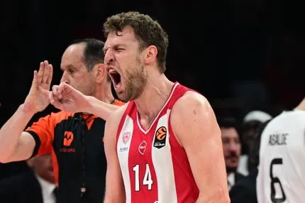 Ολυμπιακός – Ρεάλ: Οι 50 πόντοι που πρόσφερε ο Ντόρσεϊ, τα High Pick and Roll πάνω στον Ταβάρες και ο Βεζένκοβ