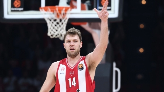 Χάποελ – Ολυμπιακός: Ο Βεζένκοβ θα τιμηθεί πριν το τζάμπολ