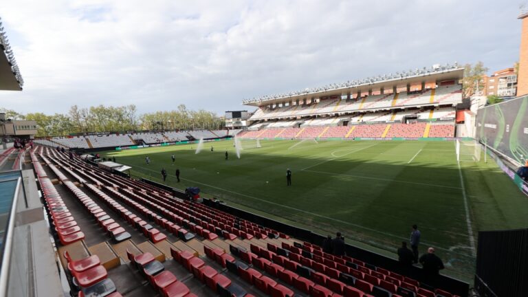 Ράγιο Βαγεκάνο – ΑΕΚ: Ισχυρή αστυνομική παρουσία γύρω από το Βαγιέκας