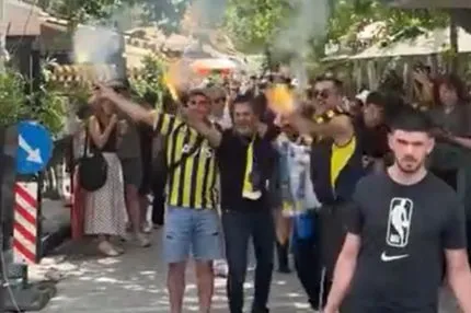 Φενέρμπαχτσε: Οι οπαδοί ξεκίνησαν το πάρτι στο Θησείο